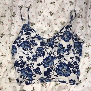 Fitting blue and white floral Crop-Top